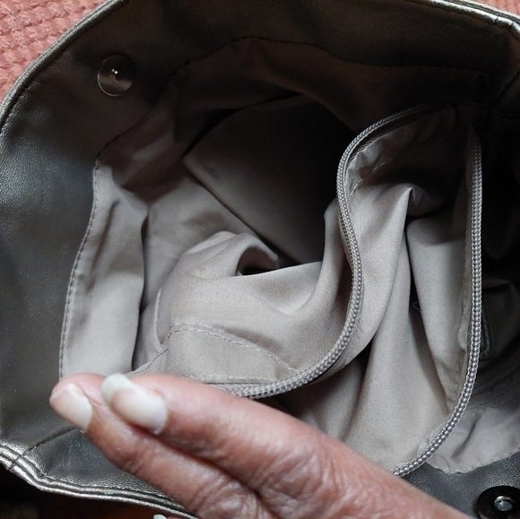 Relic Metallic Double-Front Pocket Tote Over-shoulder Bag - Picture 7 of 16